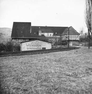 Herborn-Seelbach, Marburger Straße. Walzenmühle. Straßenansicht. Blick über Bahngleise