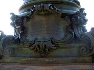 Fahnenmast mit Sockel
