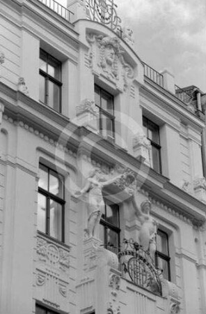 Fassade des Wohn- und Geschäftshauses Smilšu iela 8 (Sandstraße) in Riga