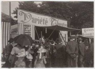 Ohne Titel (Zuschauer vor einem "Varieté-Theater")