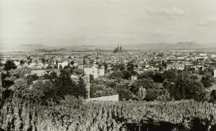 Clermont-Ferrand. Stadtzentrum mit Kathedrale. Blick von einer Anhöhe im Nordwesten der Stadt