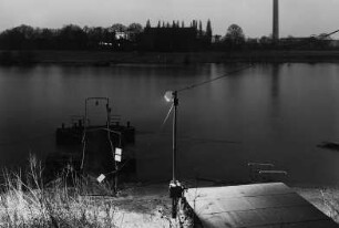 Anlegesteg der ehemaligen Pieschener Fähre an der Elbe