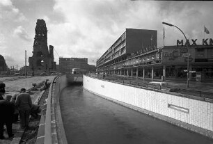 Berlin: Autotunnel am Breitscheidplatz; von Osten