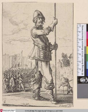 [Soldat nach rechts gewandt hält eine Pike; Soldier turned to right holding a pike. Infantry with banner bearer behind at left]