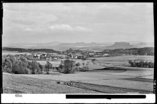 Sächsische Schweiz, Blick auf Rathewalde mit Lilienstein