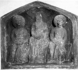 Matronenrelief : Matronenrelief (500ante/395). Höchst im Odenwald-Mümling-Grumbach, Kapelle