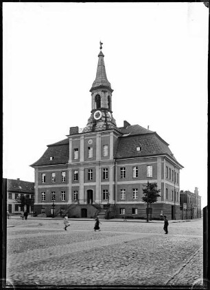 Tilsit (Sowetsk, Kaliningrad/Russland). Marktplatz mit Rathaus