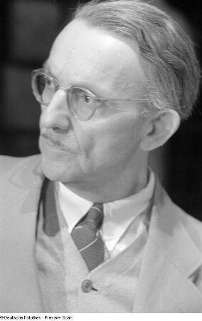Porträtaufnahmen von Michael Bohnen, Intendant der Deutschen Oper Berlin von 1945-1947