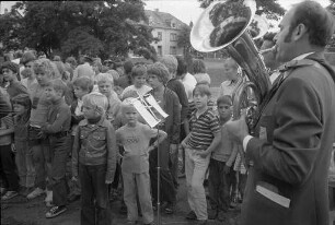Eröffnung des neuen Spielplatzes mit Erholungsgelände beim Friedhof Knielingen