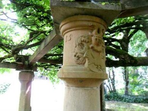 Gerichtsstätte - Steinsäule mit Wappen und Jahr 15xx (Restauriert)-exemplarisch_03