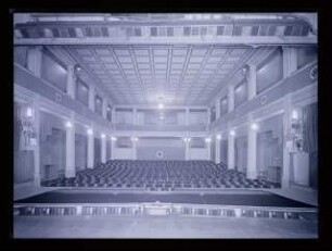 Stadttheater, Zwickau (auch: Gewandhaus): Ansicht Zuschauerraum (Negativ zu Inv. Nr. TBS 317,03)
