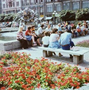 Passanten in einer Leipziger Fußgängerzone