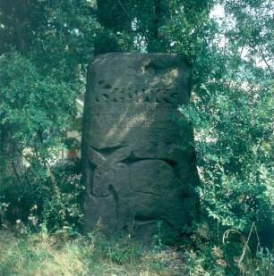 Weibersbrunn. Nach Neuausbau der alten Salzstraße, Eselsweg, wurde dieses Denkmal errichtet