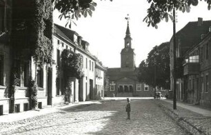 Schwedt, Schloßstraße : Schwedt. Schloßstraße. Blick zum Rathaus