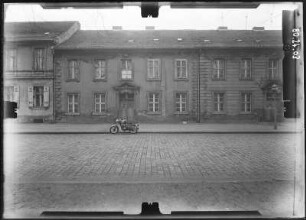 Potsdam, Hegelallee 34. Wohnhaus (2. H. 18. Jh.). Straßenfront (Teilansicht)