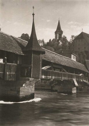 Luzern. Schweiz. Ansicht der, 1365 als Wehrgang errichteten, Kapellbrücke über der Reuss