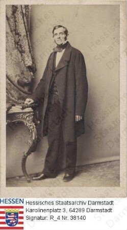 Rueding, Egid v. Dr. (1814-1867) / Porträt, in Raumkulisse stehend, Ganzfigur