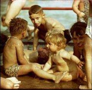 Kinder im Freibad Pankow
