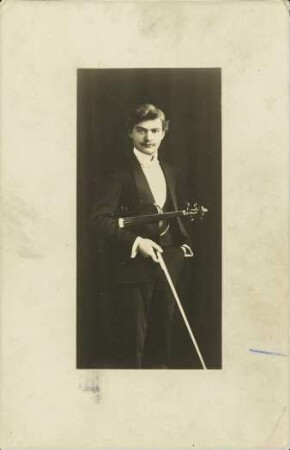 [Violinist]