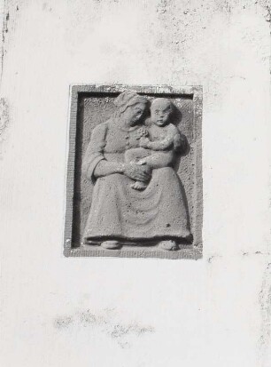 Relief "Mutter mit Kind"
