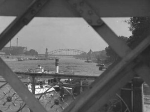 Magdeburg: Elbbrücke, Durchblick durch Brückenkonstruktion