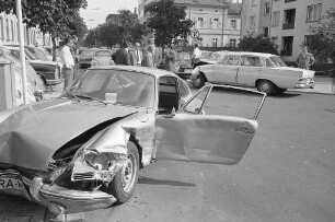 Verkehrsunfall auf der Stephanienstraße/Ecke Hirschstraße.
