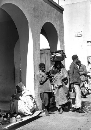 Händlerviertel : Händler und Käufer auf dem Such Al-Attara, ein Stadtviertel Tripolis.