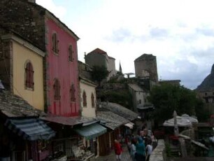Mostar: Straßenzug nahe der Neretva