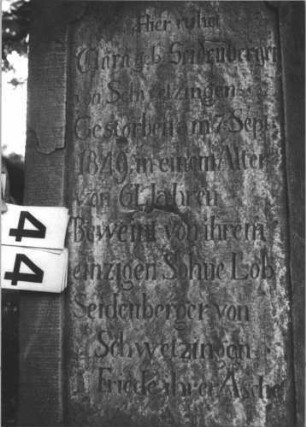 Grabstein 44 (Detailaufnahme 1)