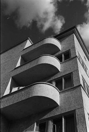 Dresden-Gruna, Hepkeplatz 10. Wohnhaus (um 1928, E. Hempel) der Gemeinnützigen Wohnungsbau-AG Gruna