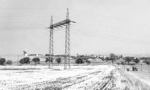 Hochkirch-Rodewitz. Ortsansicht mit Windmühle