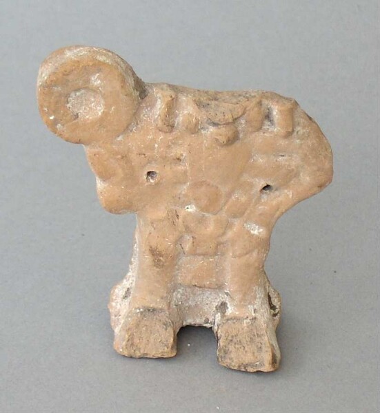 Figurine en argile sans tête (fragmentée)