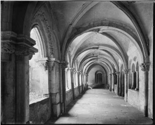Bronnbach Kloster Klosterkirche (1157-1222) Ansicht Kreuzgang - Ostflügel nach Norden