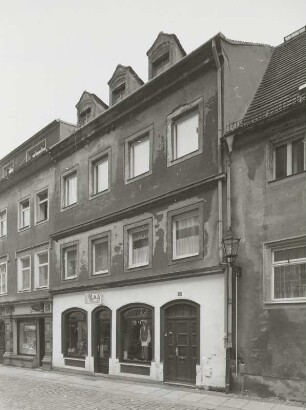 Pirna, Wohnhaus : Pirna. Wohnhaus mit Läden. Schmiedestraße 40 (18. Jahrhundert). Straßenansicht