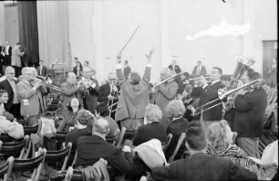Donaueschingen: Donaueschinger Musiktage; Ständchen der Bläsergruppe des Südwestfunks im Saal