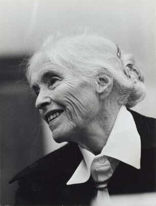 Anna Seghers : Portraitaufnahme während des VIII. Schriftstellerkongresses der DDR