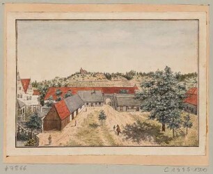 Der Wirtschaftshof östlich des Pillnitzer alten Schlosses mit Blick nach Nordosten auf die Weinberge und die künstliche Ruine über dem Friedrichsgrund
