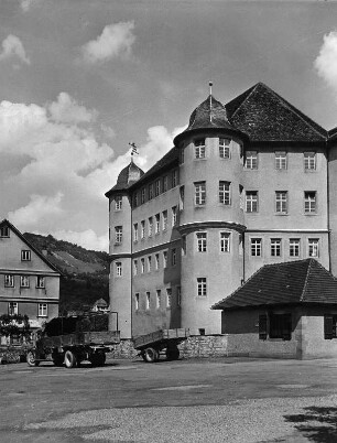 Künzelsau. Schloss Bartenau, ehemaliges Hohenlohisches Schloss (1679/1681, 1937). Teilansicht mit Ecktürmen