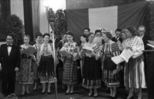 Freiburg: Kaufhaussaal; der rumänische Chor