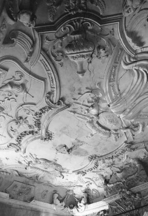 Neustadt-Glewe. Neues Schloß. Stuckdecke mit Sphingen. Um 1715. Teilansicht
