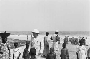 Reisefotos Senegal. Einheimische und Touristen