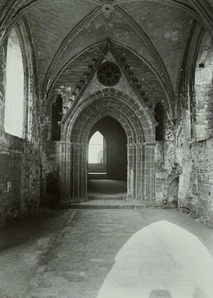 Kloster Chorin, Pfortenhaus, Inneres, Vorhalle und Portal