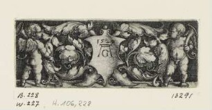 Ornament mit Schild zwischen Rankenwerk und zwei Genien