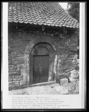 Benediktinerkloster Sankt Peter und Paul — Ostflügel — Portal