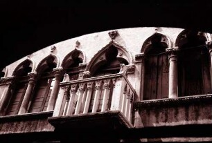 Vittorio Veneto: Balkon an venetianischem Haus