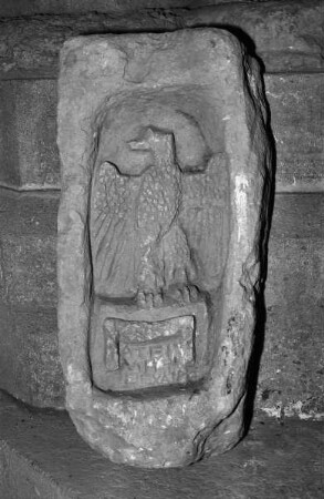 Grabrelief mit einem Adler