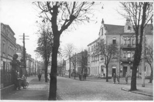 Heidenau. Bismarckstraße (Ernst-Thälmann-Straße) mit Gasthaus "Deutscher Krug". Blick nach Nordwest