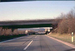 Brücke Ost/Einfahrt in Kreisel (Nürnberg Richtung Stuttgart)