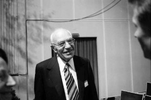 30. Tagung 1980 Chemiker; Eröffnung Festhalle; Sitzreihen: Sir John C. Eccles