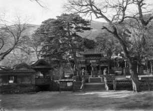 Tempelanlage : Eingangsbereich zu einer buddhistischen Tempelanlage